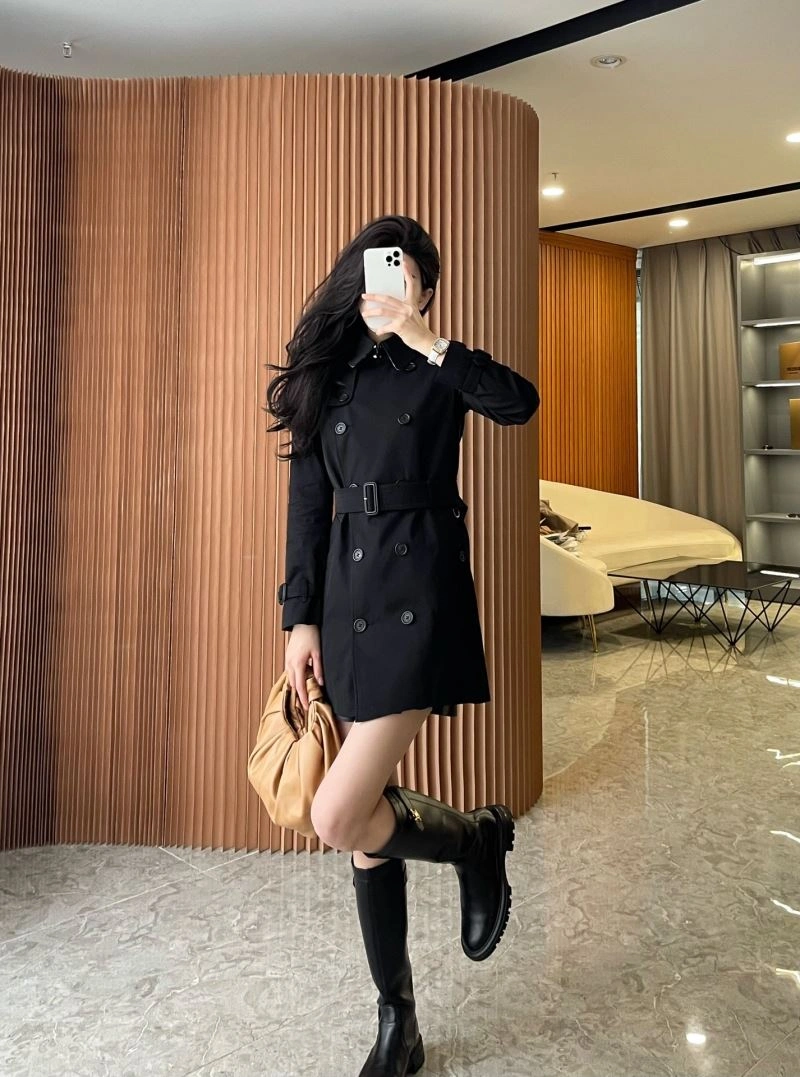 Elegant Burberry Outwear 104549