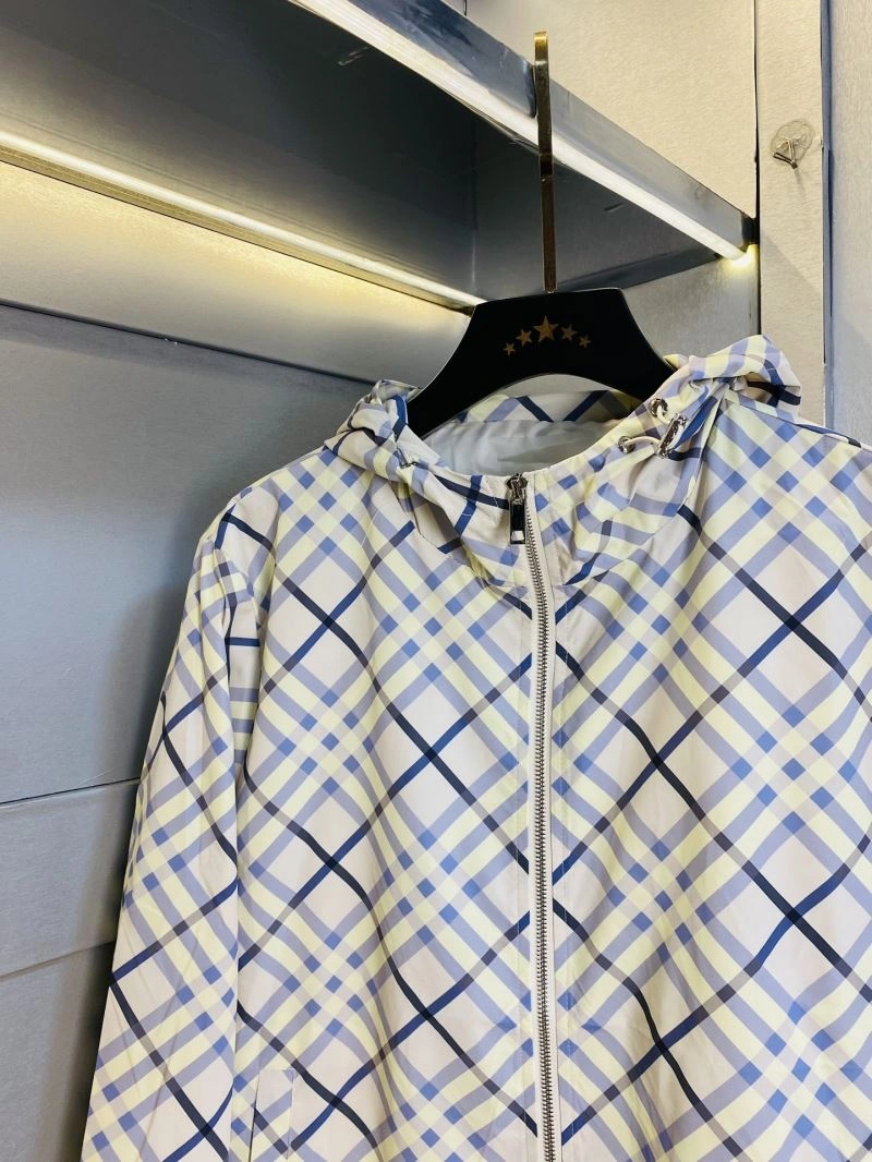 Unisex Burberry Outwear 104489