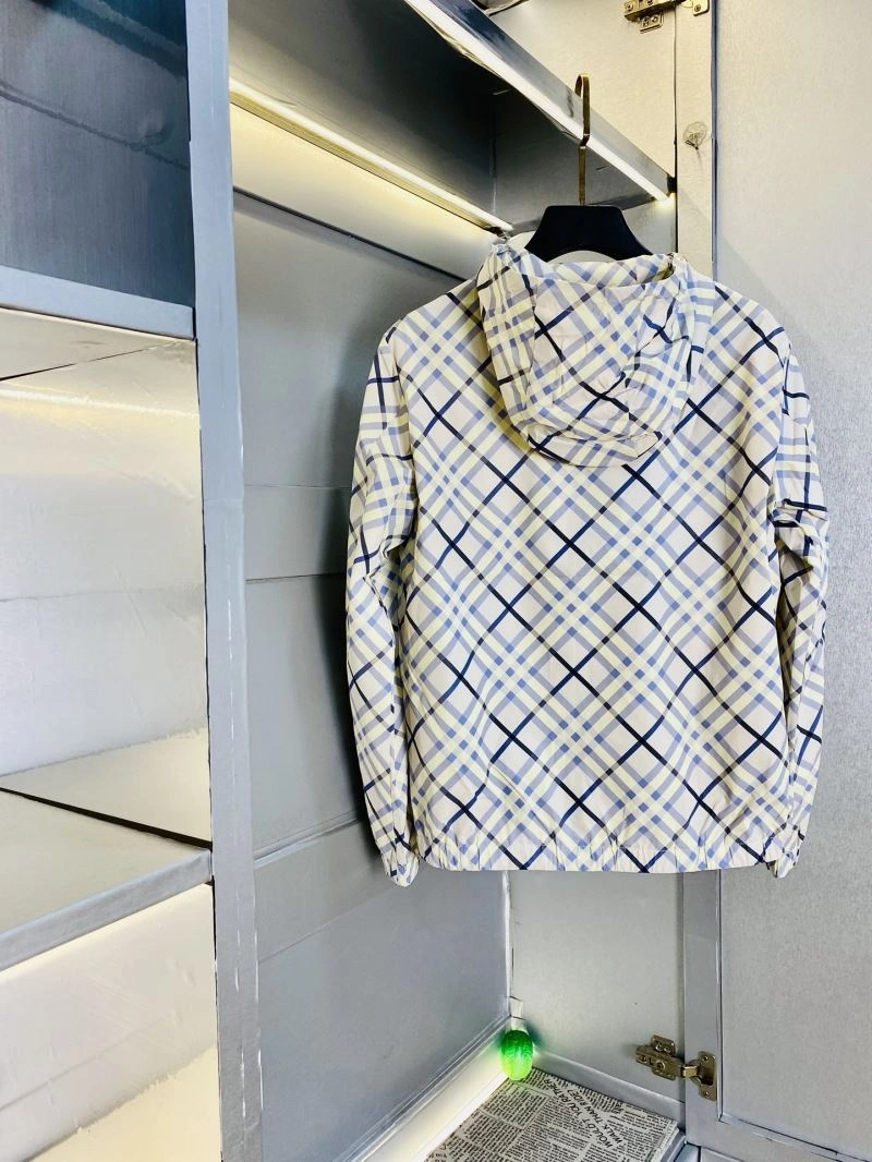 Unisex Burberry Outwear 104489