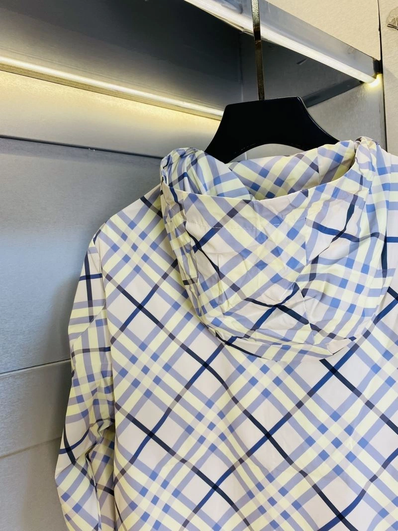 Unisex Burberry Outwear 104489