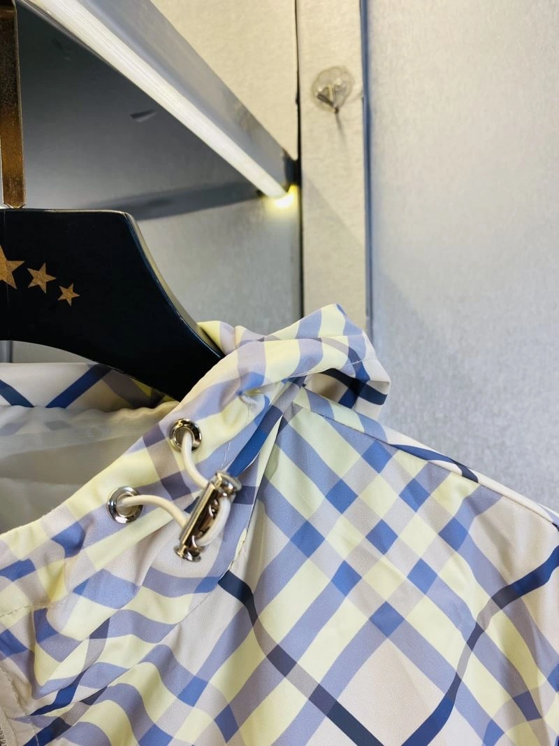 Unisex Burberry Outwear 104489