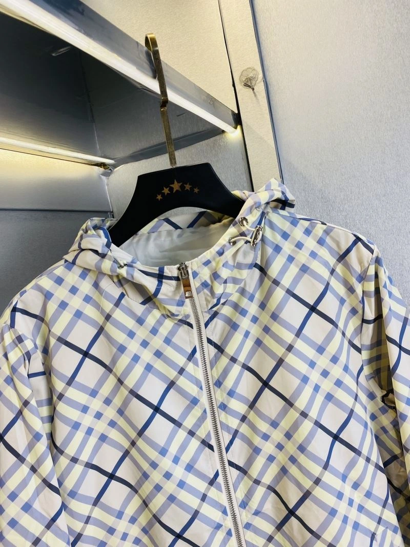 Unisex Burberry Outwear 104489
