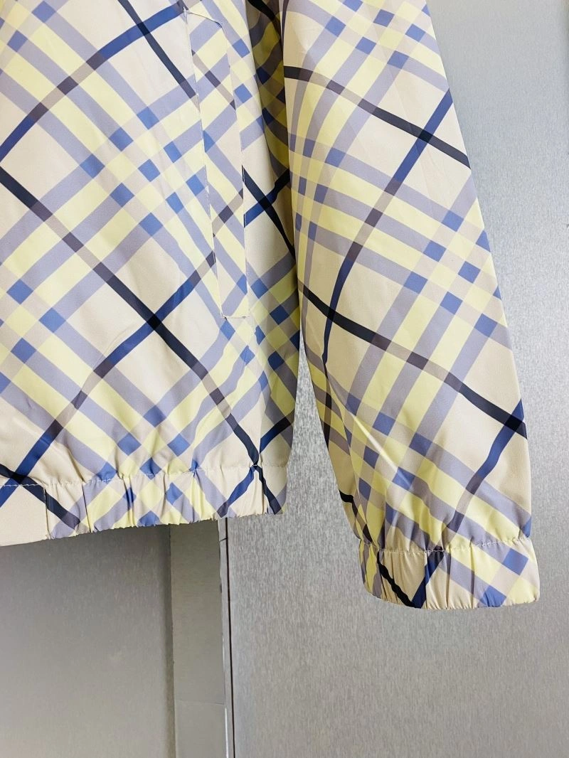 Unisex Burberry Outwear 104489