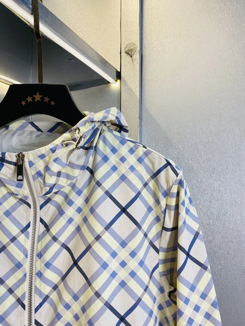 Unisex Burberry Outwear 104489