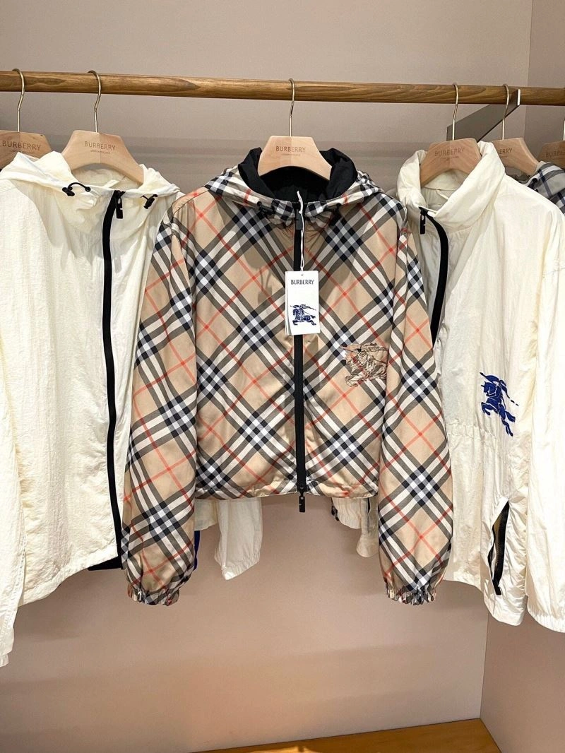 Burberry Outwear Versatile 104481