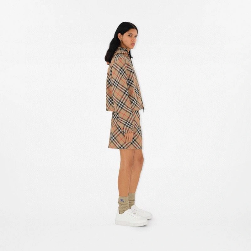 SportInspired Burberry Outwear 104515