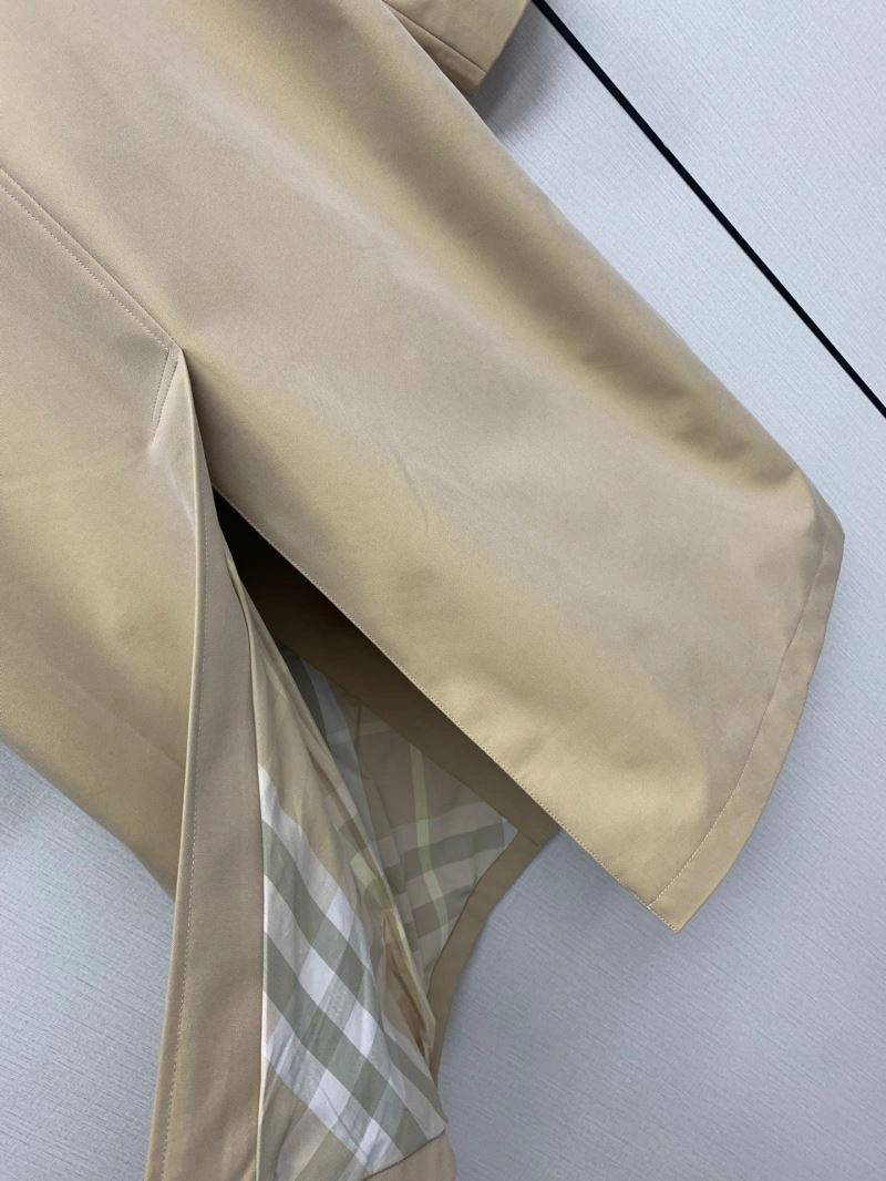 WellDesigned Burberry Outwear 104475