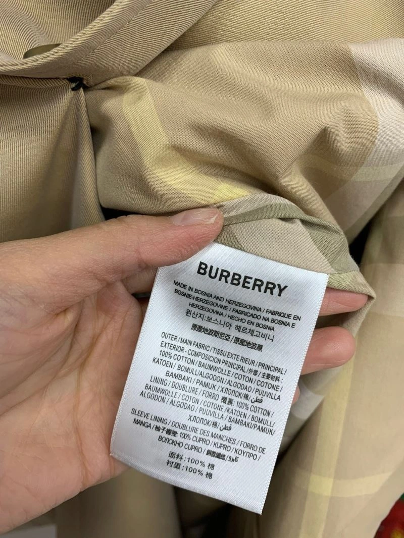 Flexible Burberry Outwear 104471