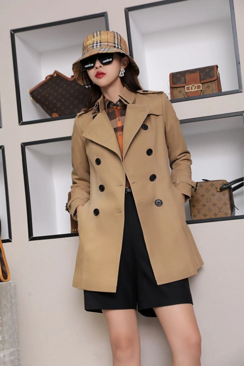 Resilient Burberry Outwear 104441