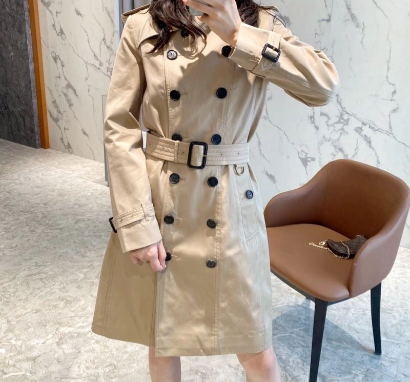 Minimalist Burberry Outwear 104485