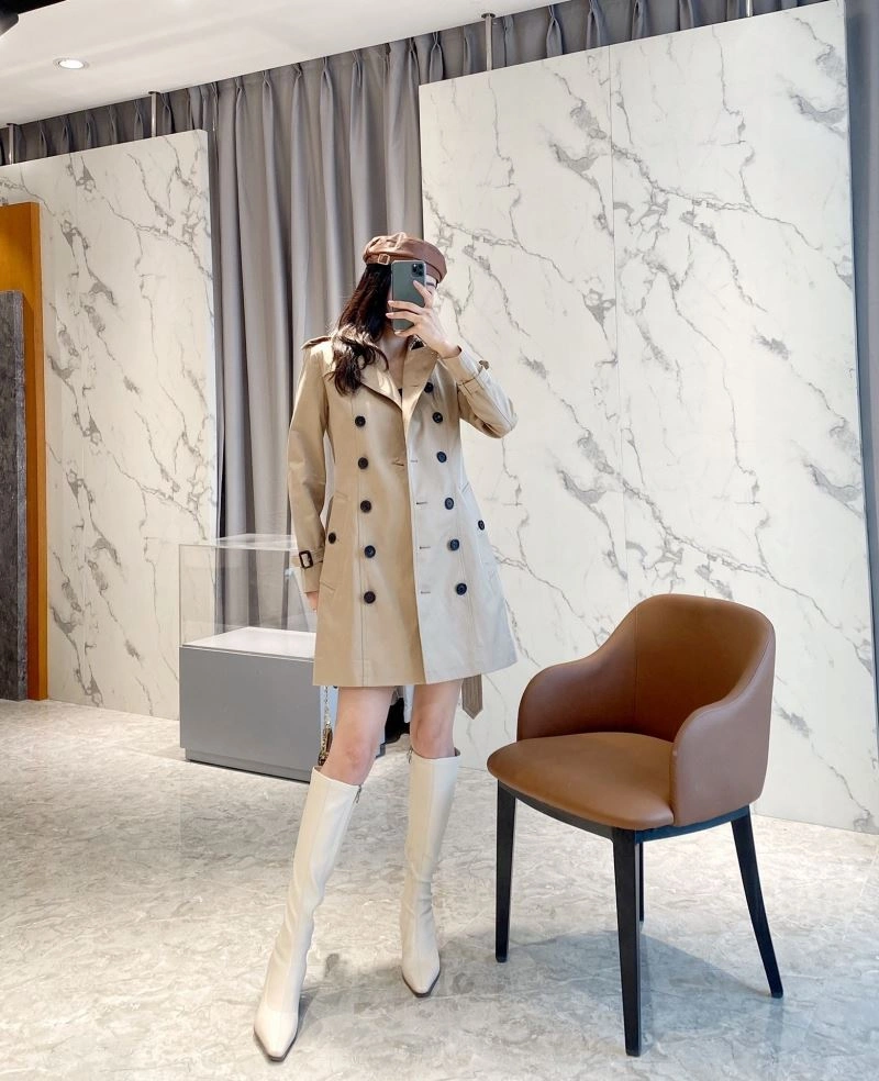 Minimalist Burberry Outwear 104485