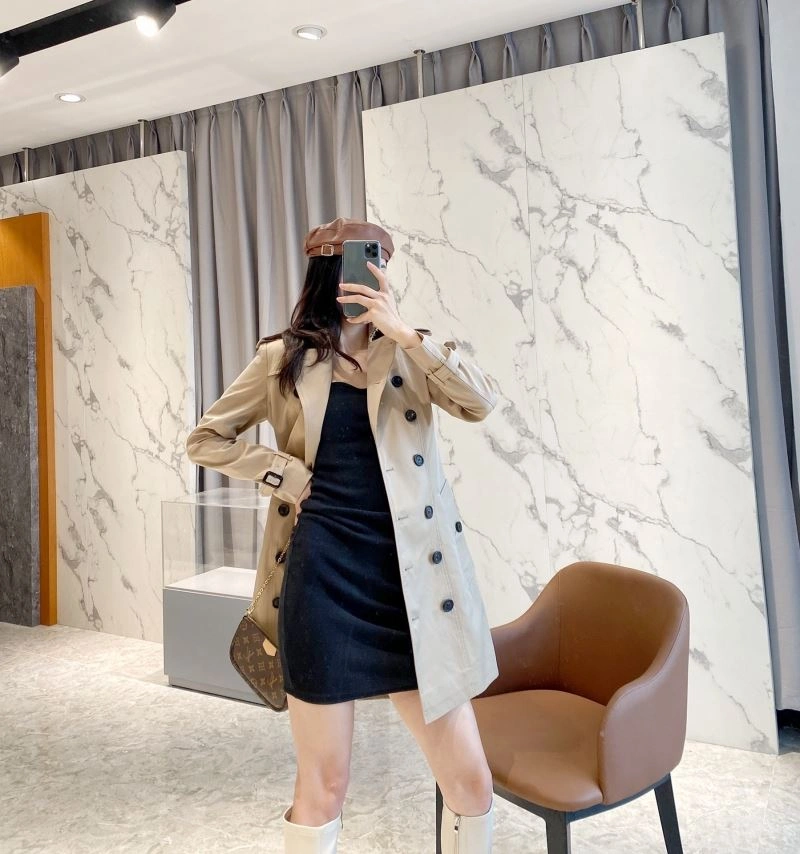 Minimalist Burberry Outwear 104485