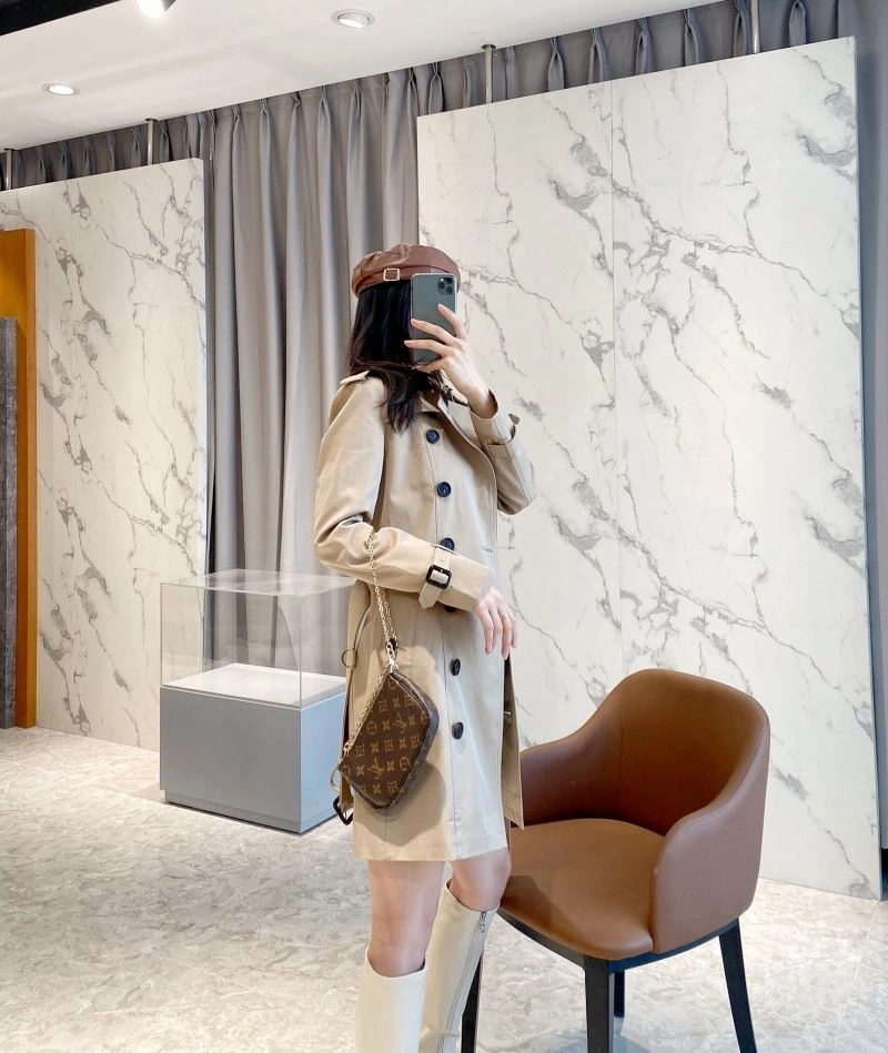 Minimalist Burberry Outwear 104485