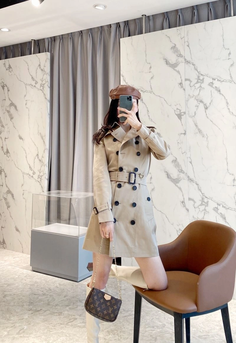 Minimalist Burberry Outwear 104485