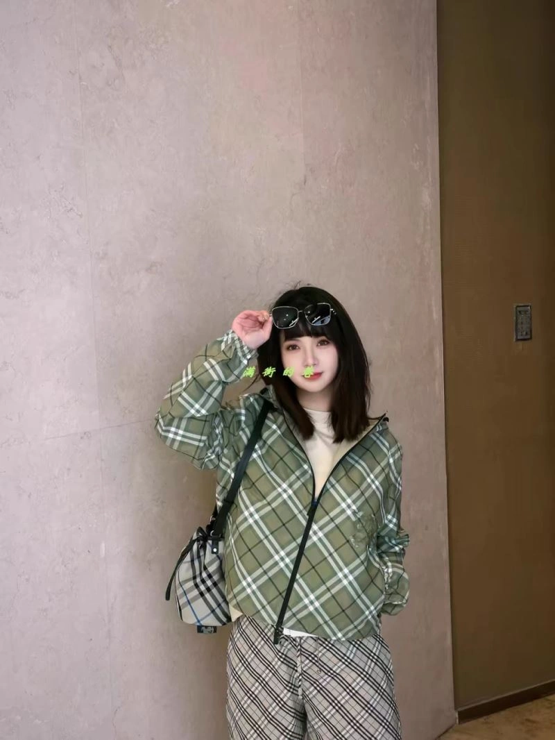 Seasonal Burberry Outwear 104427