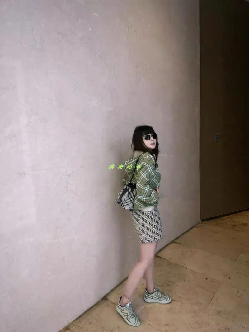 Seasonal Burberry Outwear 104427