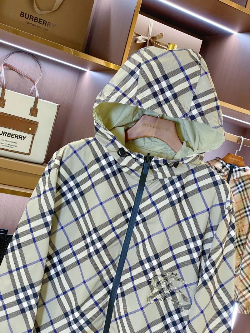 Breathable Burberry Outwear 104483