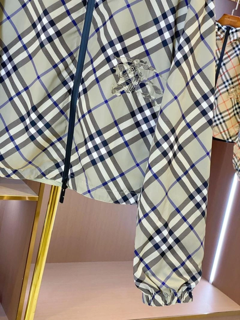 Breathable Burberry Outwear 104483