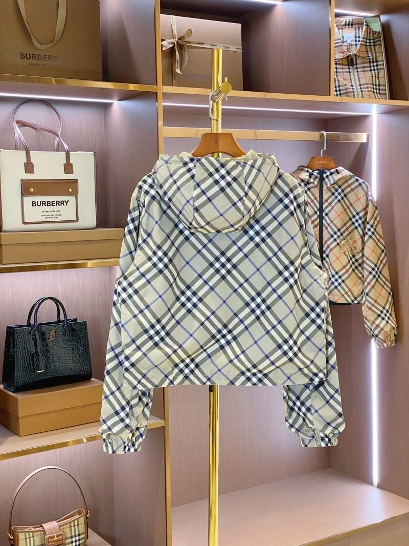 Breathable Burberry Outwear 104483