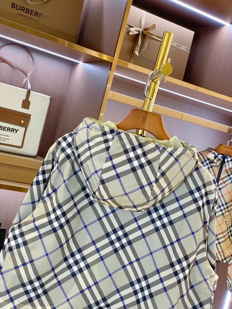 Breathable Burberry Outwear 104483