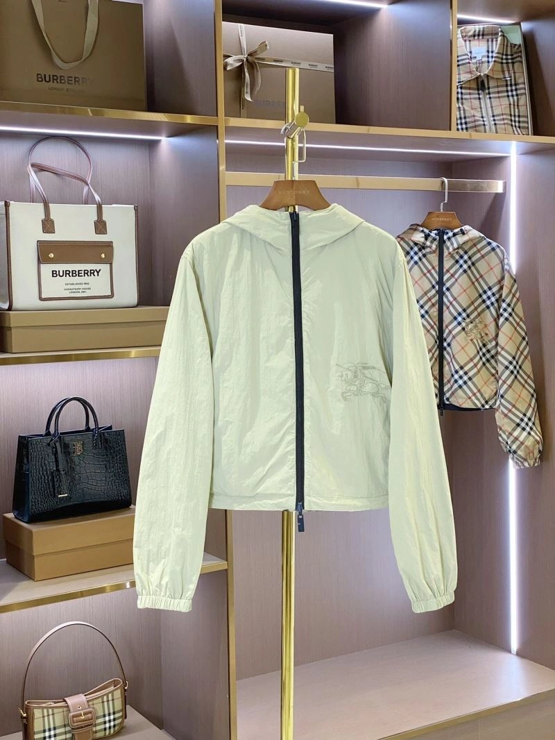 Breathable Burberry Outwear 104483