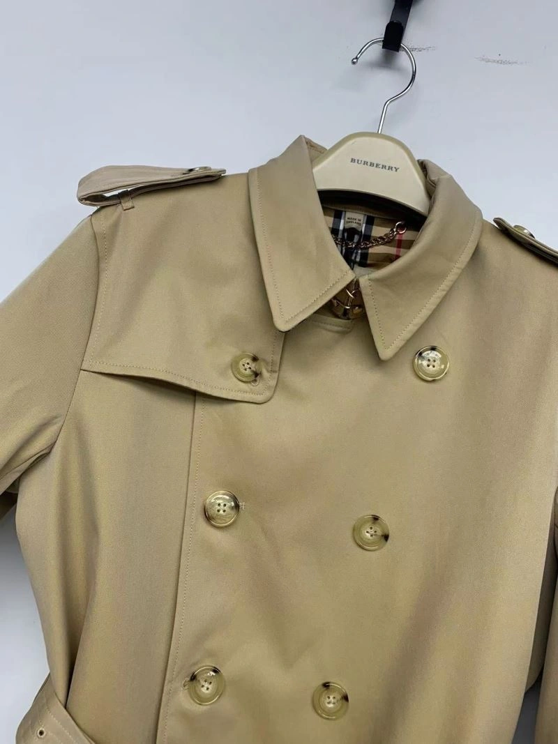 Classic Burberry Outwear 104409