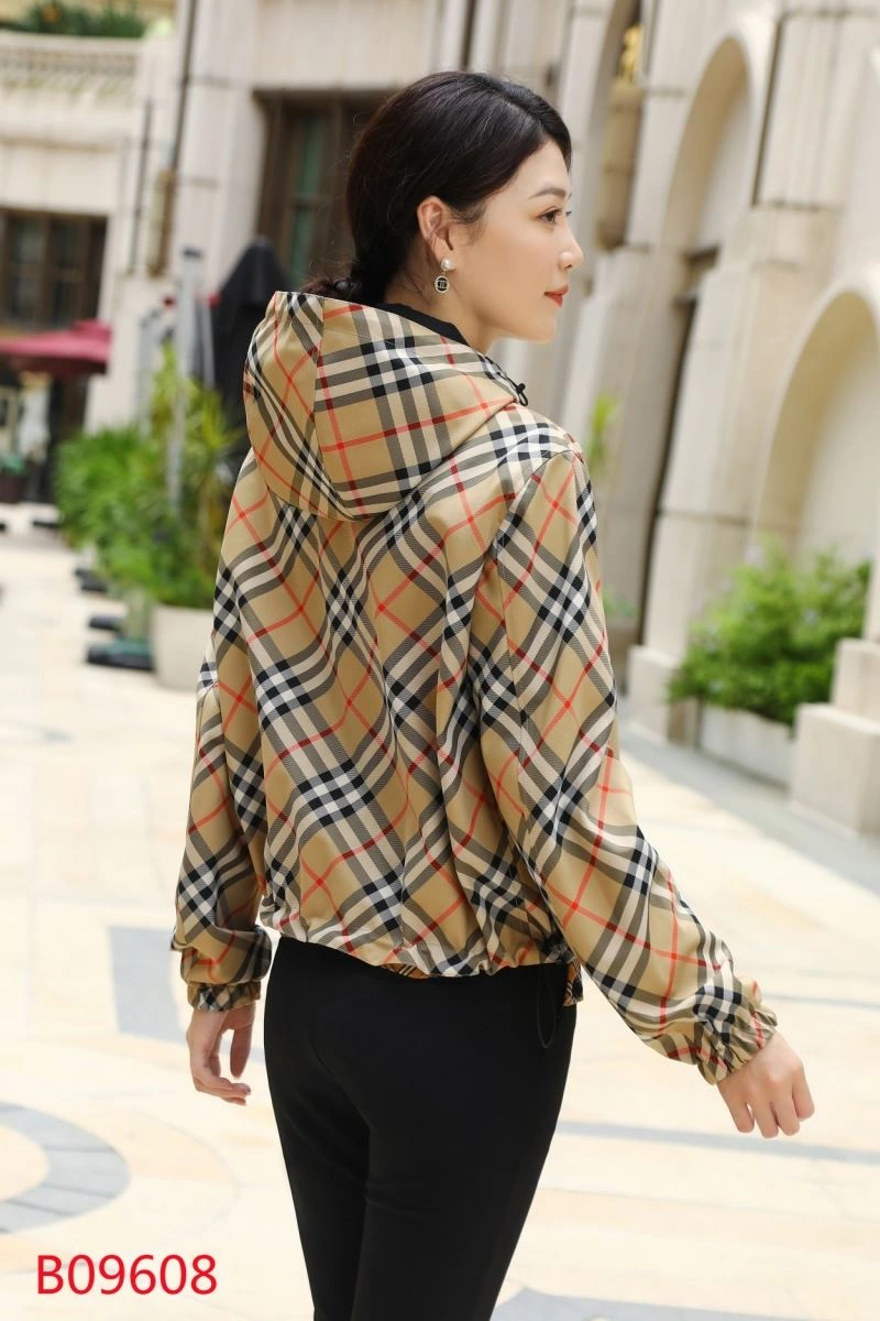 Burberry Outwear Vibrant 104448