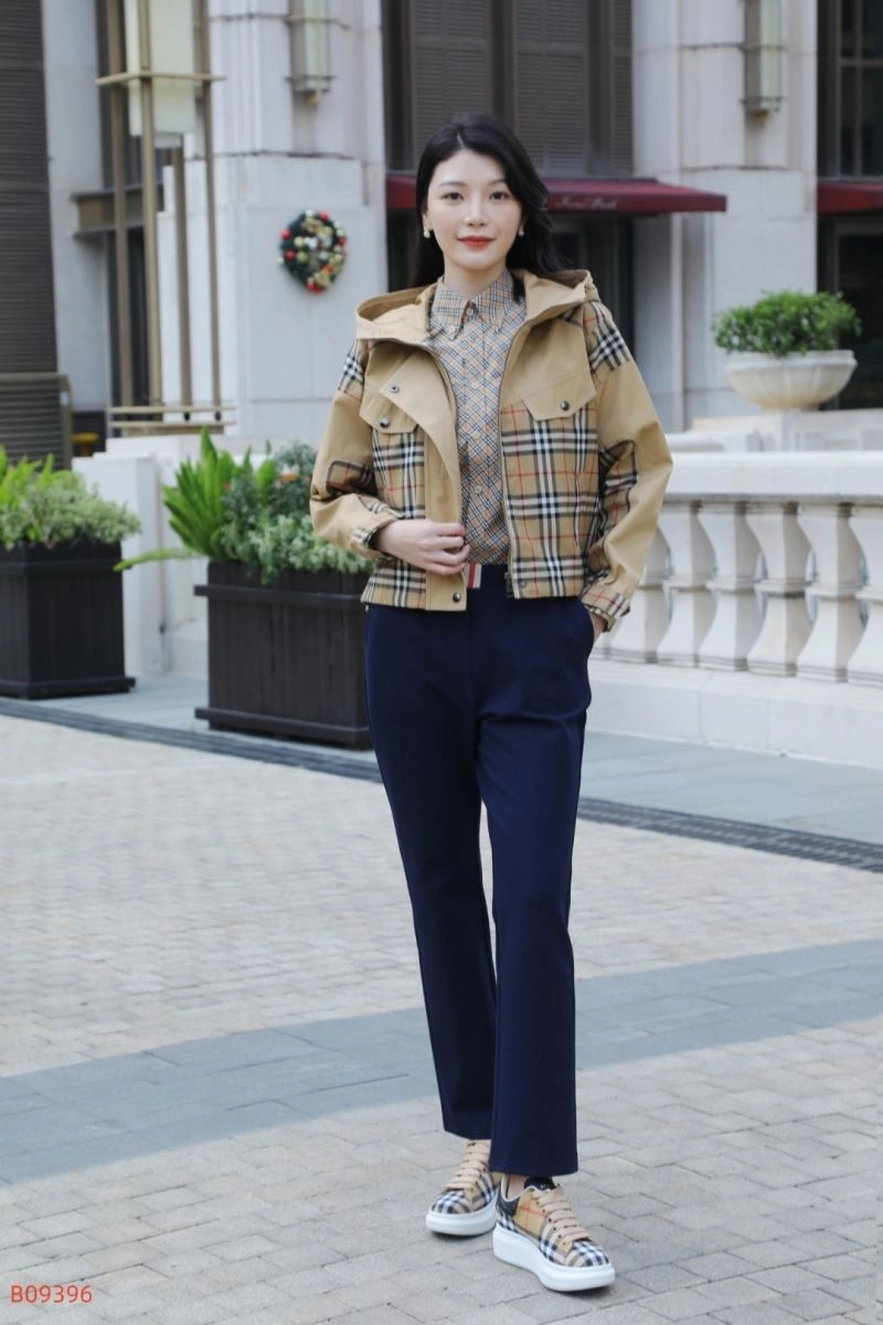 Attractive Burberry Outwear 104403