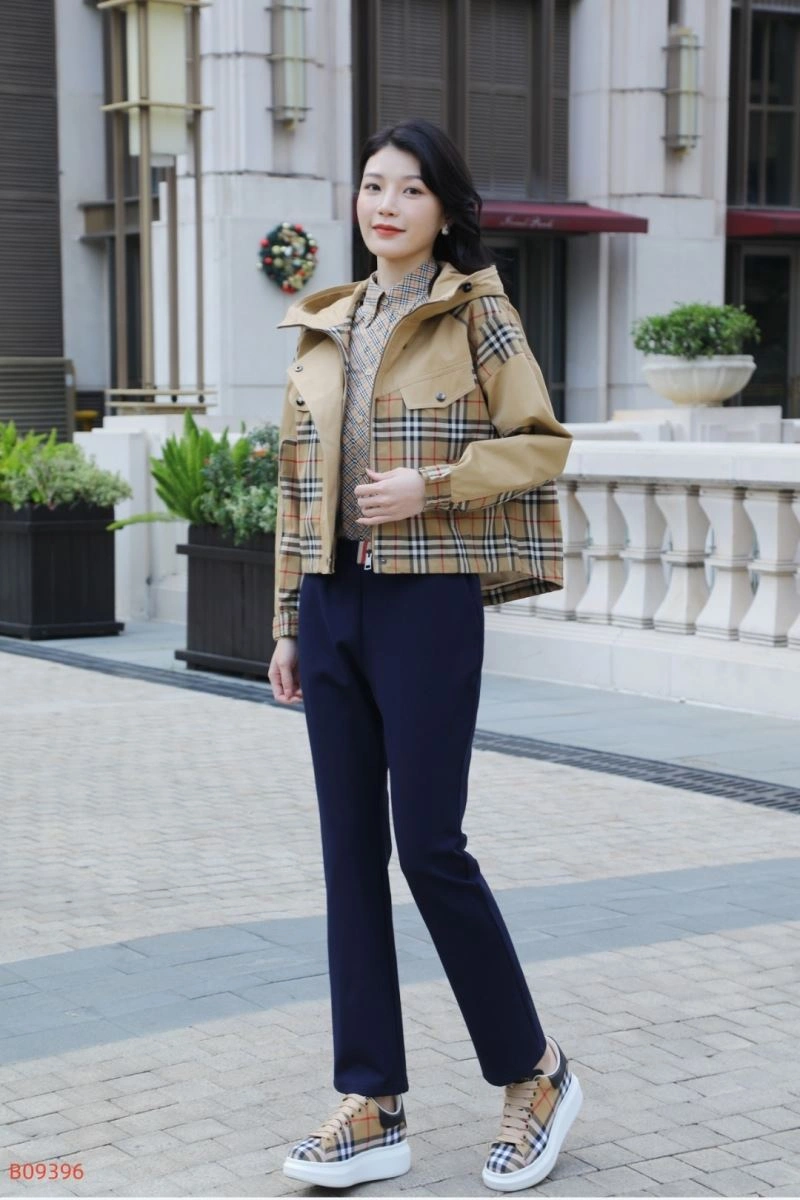 Attractive Burberry Outwear 104403