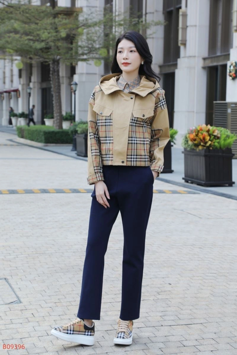 Attractive Burberry Outwear 104403