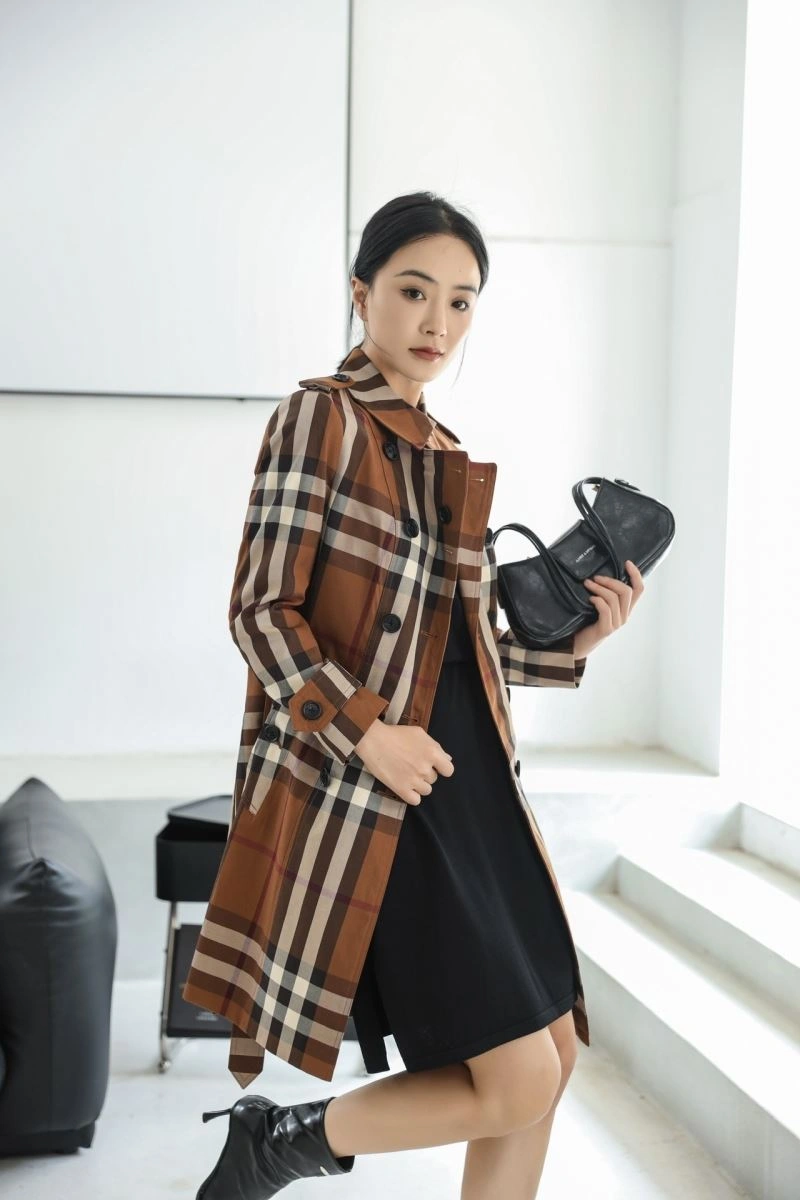 Lightweight Burberry Outwear 104416