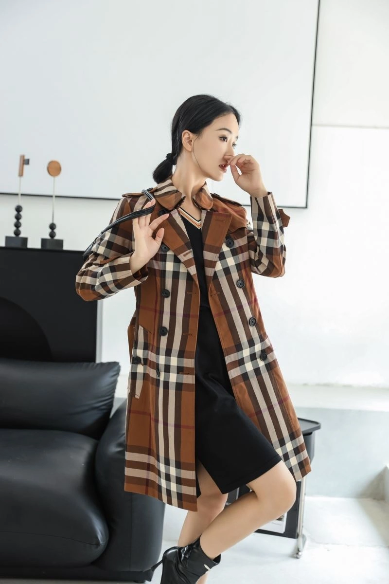 Lightweight Burberry Outwear 104416