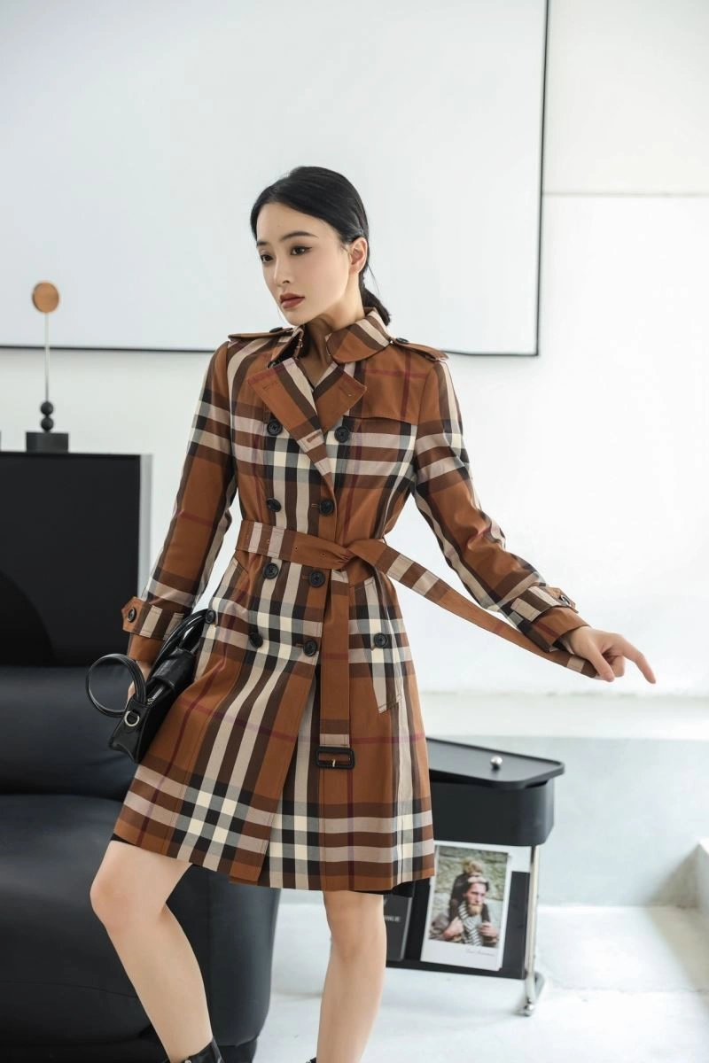 Lightweight Burberry Outwear 104416