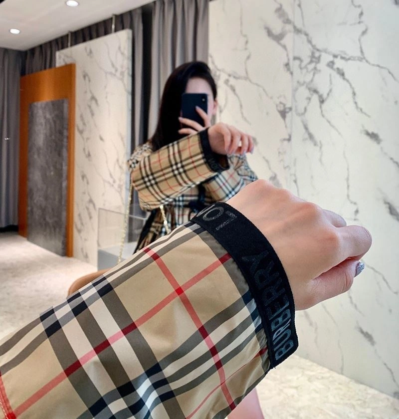 Burberry Outwear Versatile 104369