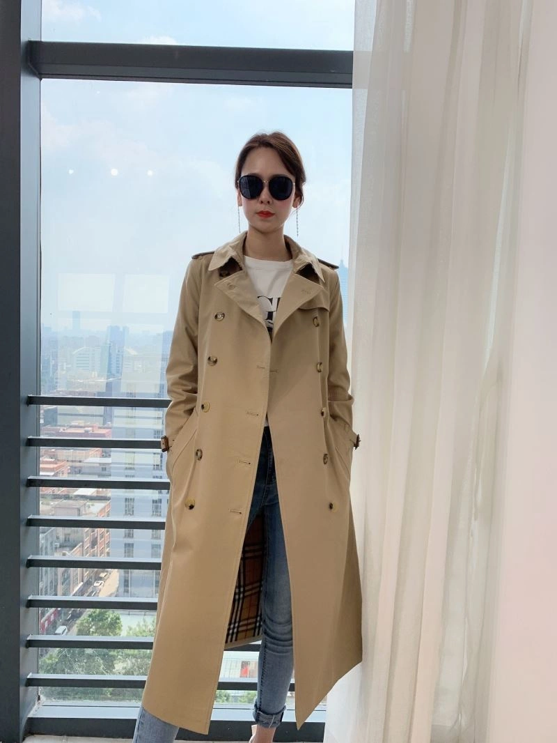 Vibrant Burberry Outwear 104392