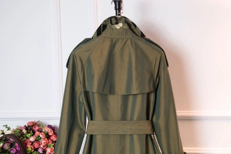 Burberry Outwear Chic 104354