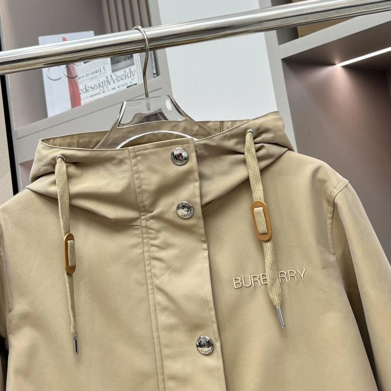 Casual Burberry Outwear 104339