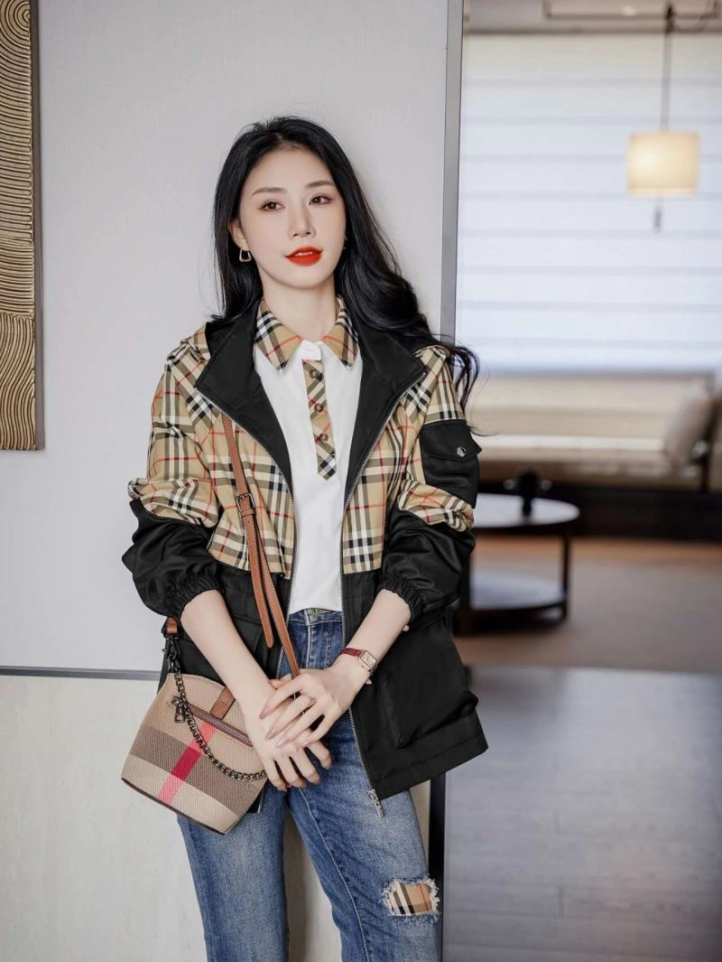 Flexible Burberry Outwear 104326