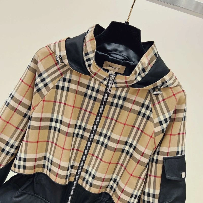 Burberry Outwear Sleek 104327