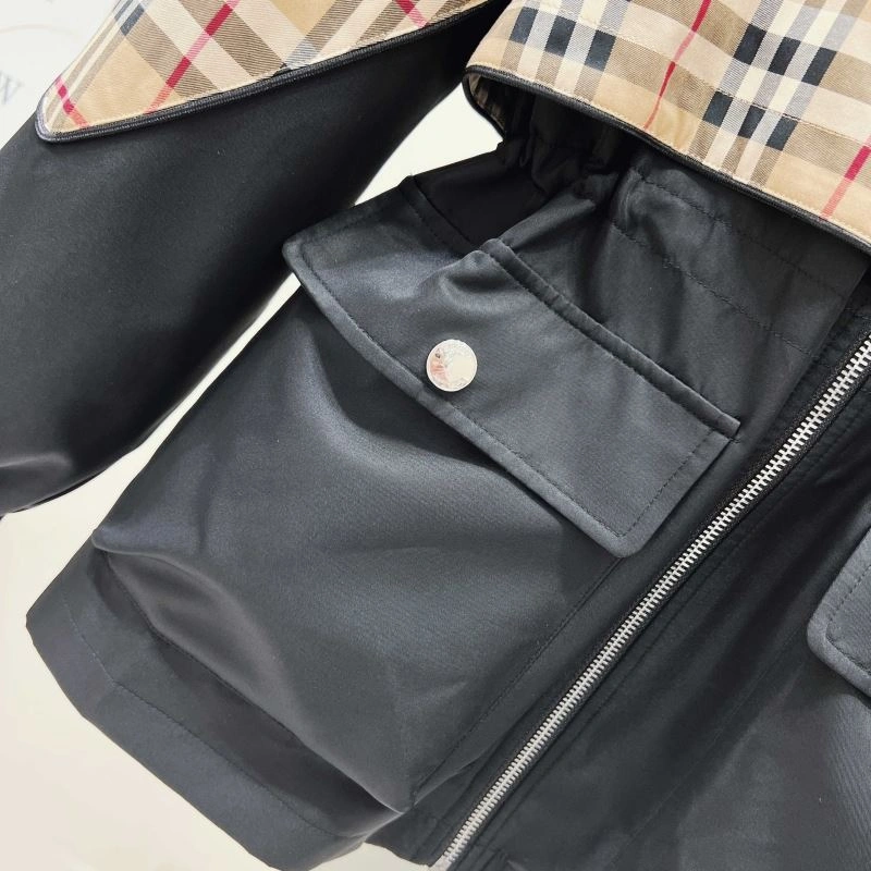 Burberry Outwear Sleek 104327