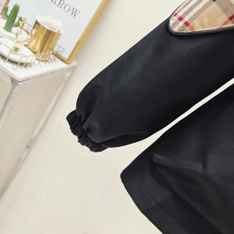 Burberry Outwear Sleek 104327