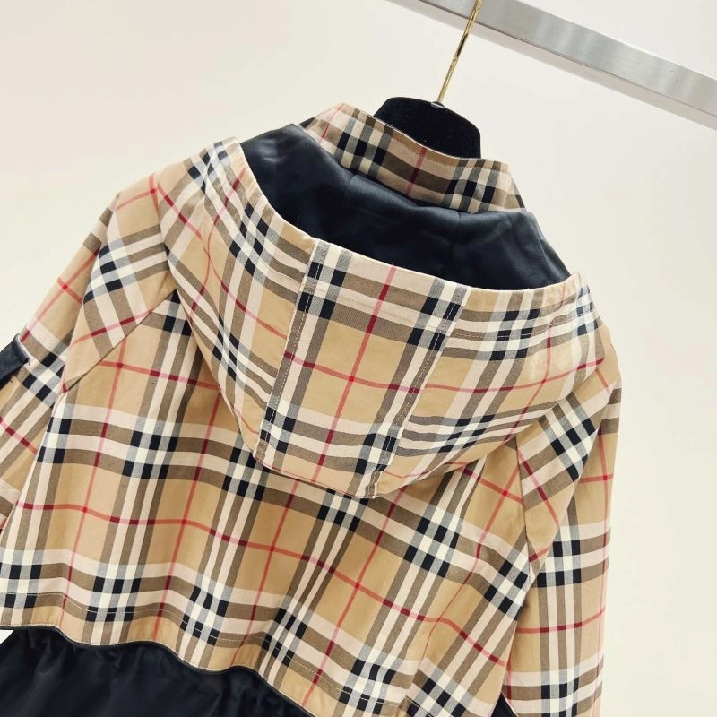 Burberry Outwear Sleek 104327