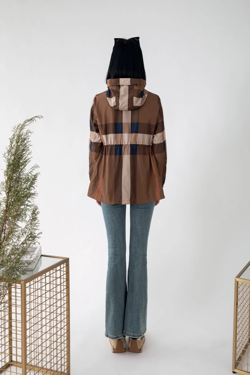 Bold Burberry Outwear 104323