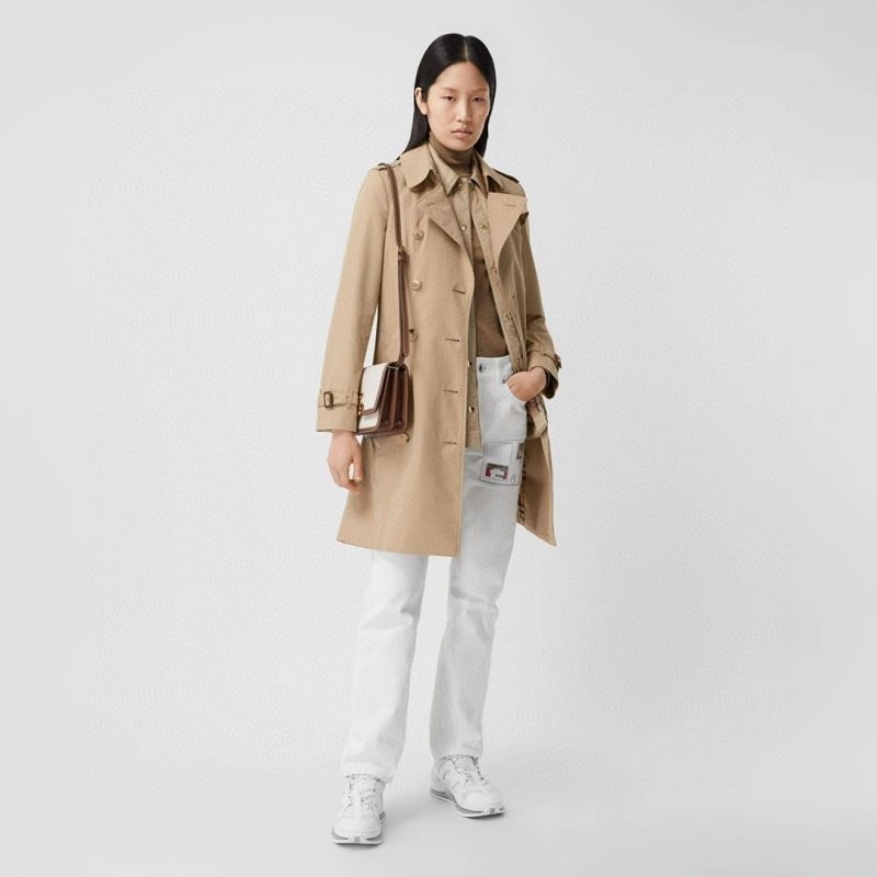 ComfortFit Burberry Outwear 104305