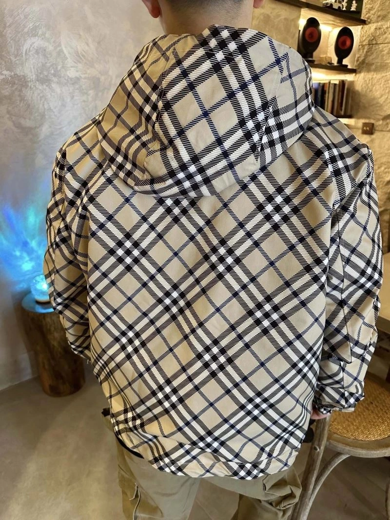 Burberry Outwear Sleek 104278