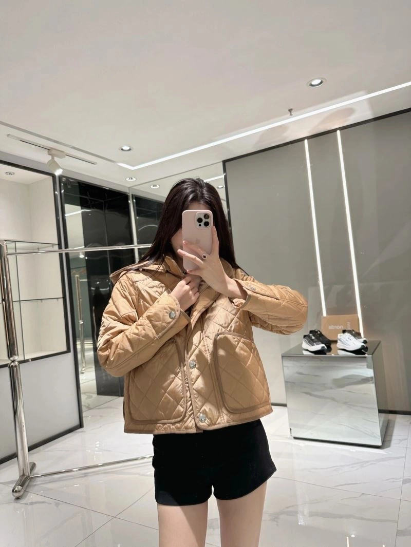 Vibrant Burberry Outwear 104269