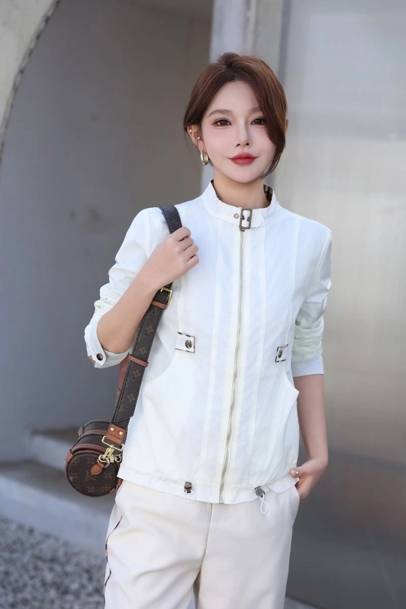 Lightweight Burberry Outwear 104266