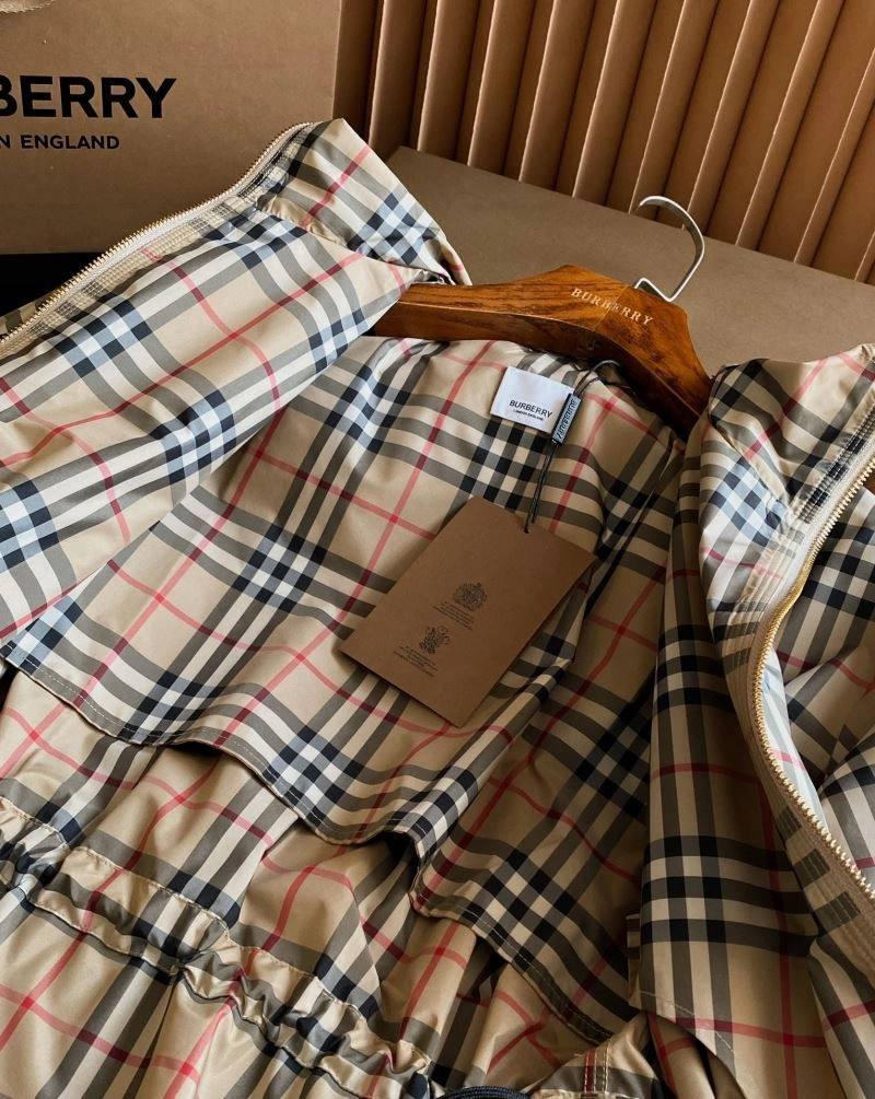 Upgraded Burberry Outwear 104320