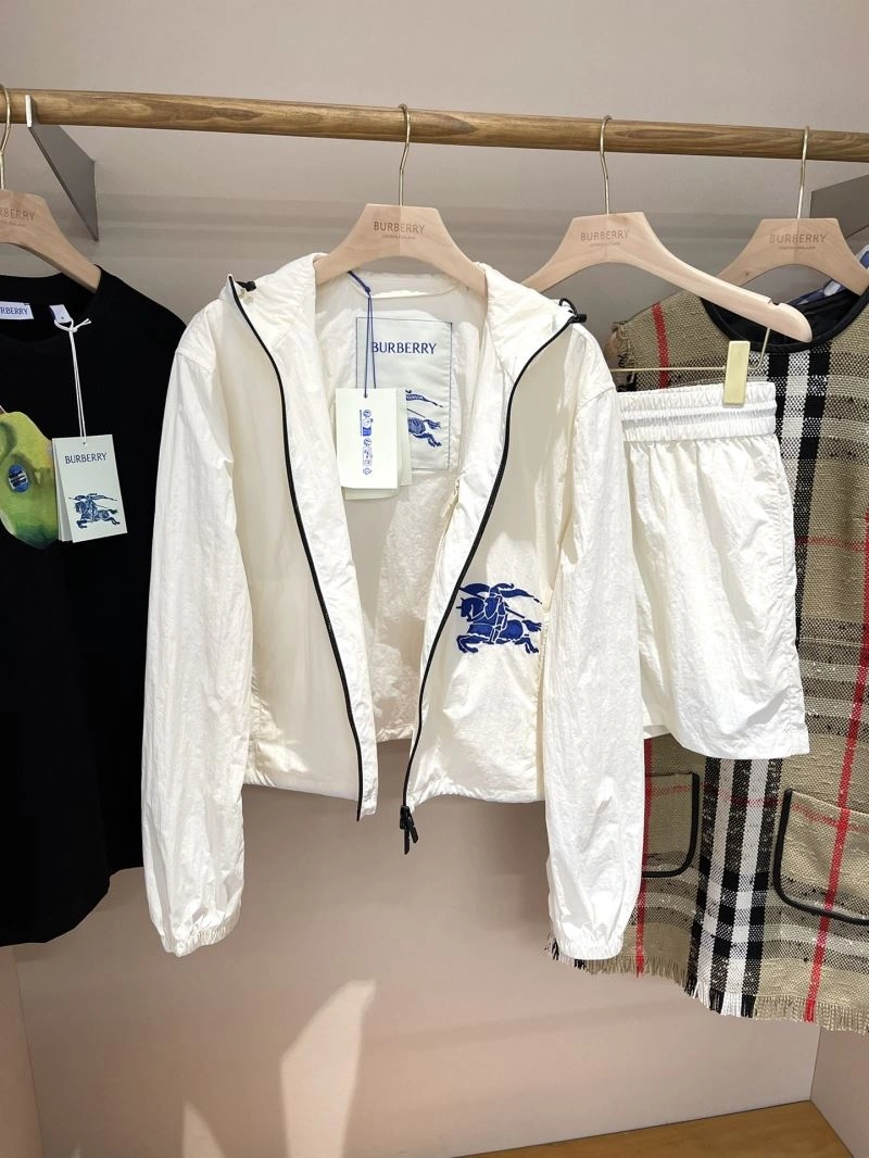 Burberry Outwear Breathable 104261
