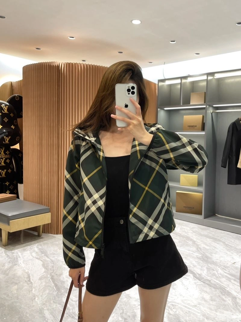 Burberry Outwear Effortless 104209